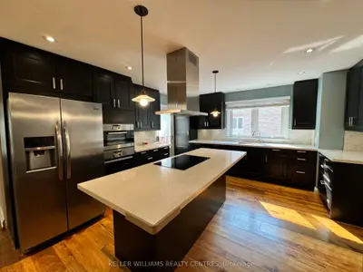 Upper Level in Markham