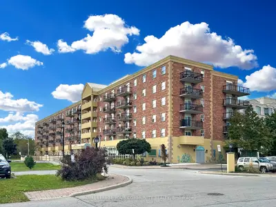 Condo Apartment in Vaughan