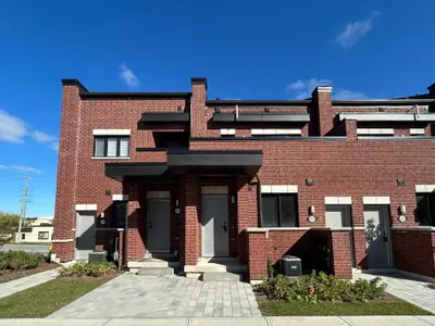 Condo Townhouse in Bradford West Gwillimbury