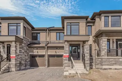 Att/Row/Townhouse in East Gwillimbury