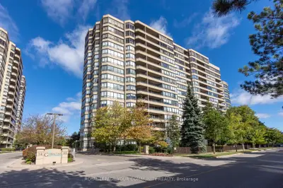 Condo Apartment in Richmond Hill