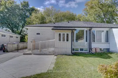 Semi-Detached in Richmond Hill