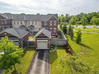 Att/Row/Townhouse in Markham