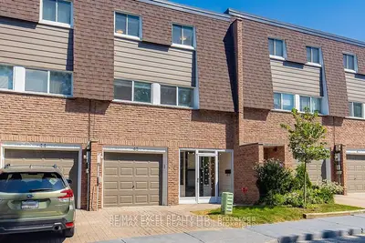 Condo Townhouse in Markham