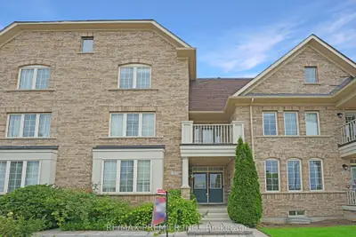 Att/Row/Townhouse in Vaughan