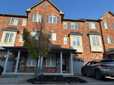 Att/Row/Townhouse in Richmond Hill