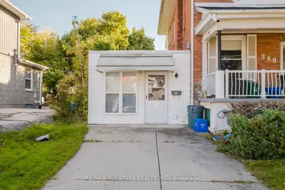 Triplex in Markham