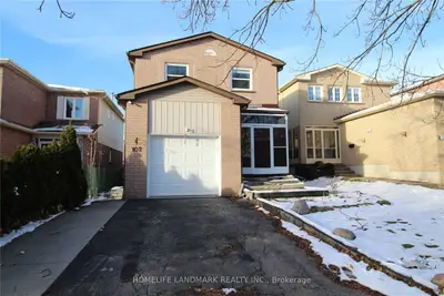 Detached in Richmond Hill