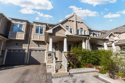 Att/Row/Townhouse in Richmond Hill