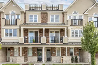 Condo Townhouse in Markham