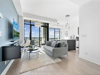 Condo Apartment in Vaughan