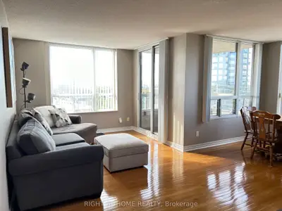 9 Northern Heights Drive 805, Richmond Hill, On L4b 4m5