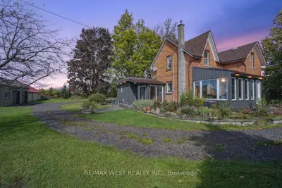Detached in Essa