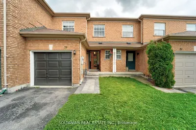 Att/Row/Townhouse in Aurora