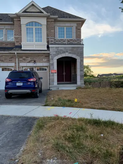 Att/Row/Townhouse in Richmond Hill