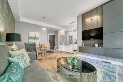 Condo Apartment in Richmond Hill