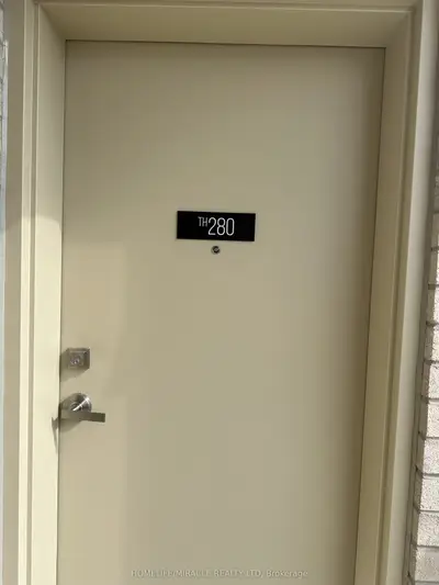 Condo Townhouse in Vaughan