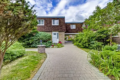 Condo Townhouse in Markham