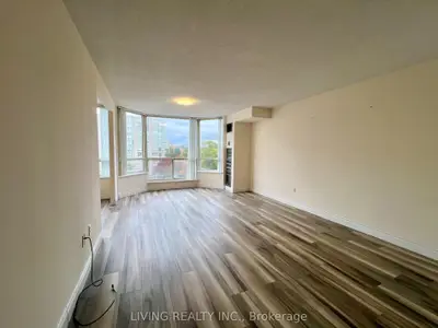 Condo Apartment in Richmond Hill