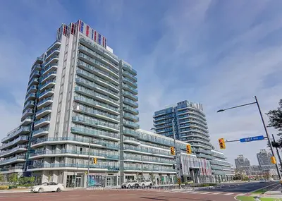 Condo Apartment in Richmond Hill