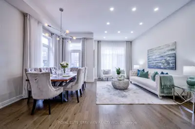 Att/Row/Townhouse in Vaughan