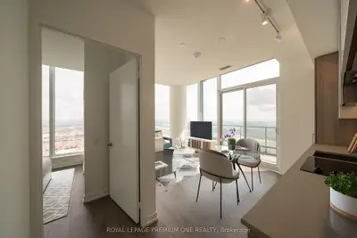 Condo Apartment in Vaughan