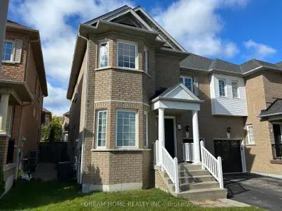 Semi-Detached in Richmond Hill