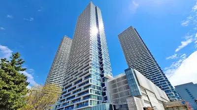 Condo Apartment in Vaughan