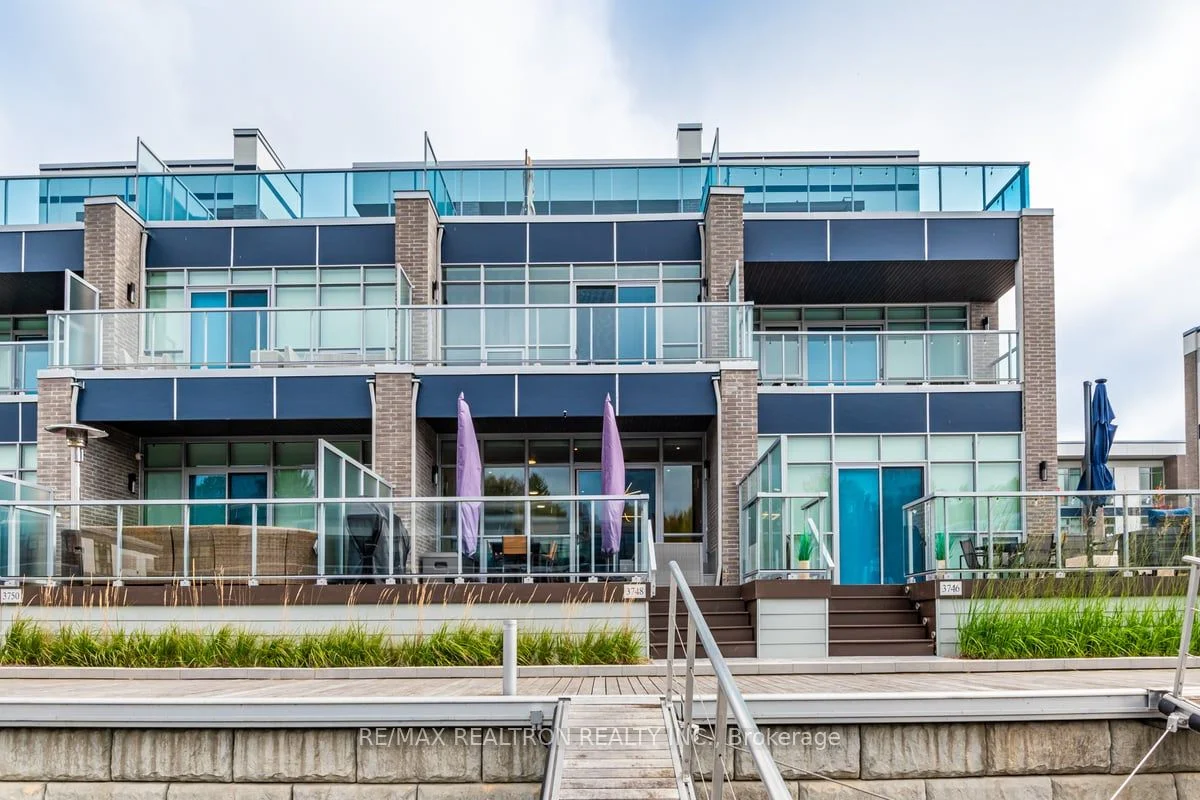 Att/Row/Townhouse in Innisfil