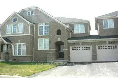 Att/Row/Townhouse in Richmond Hill