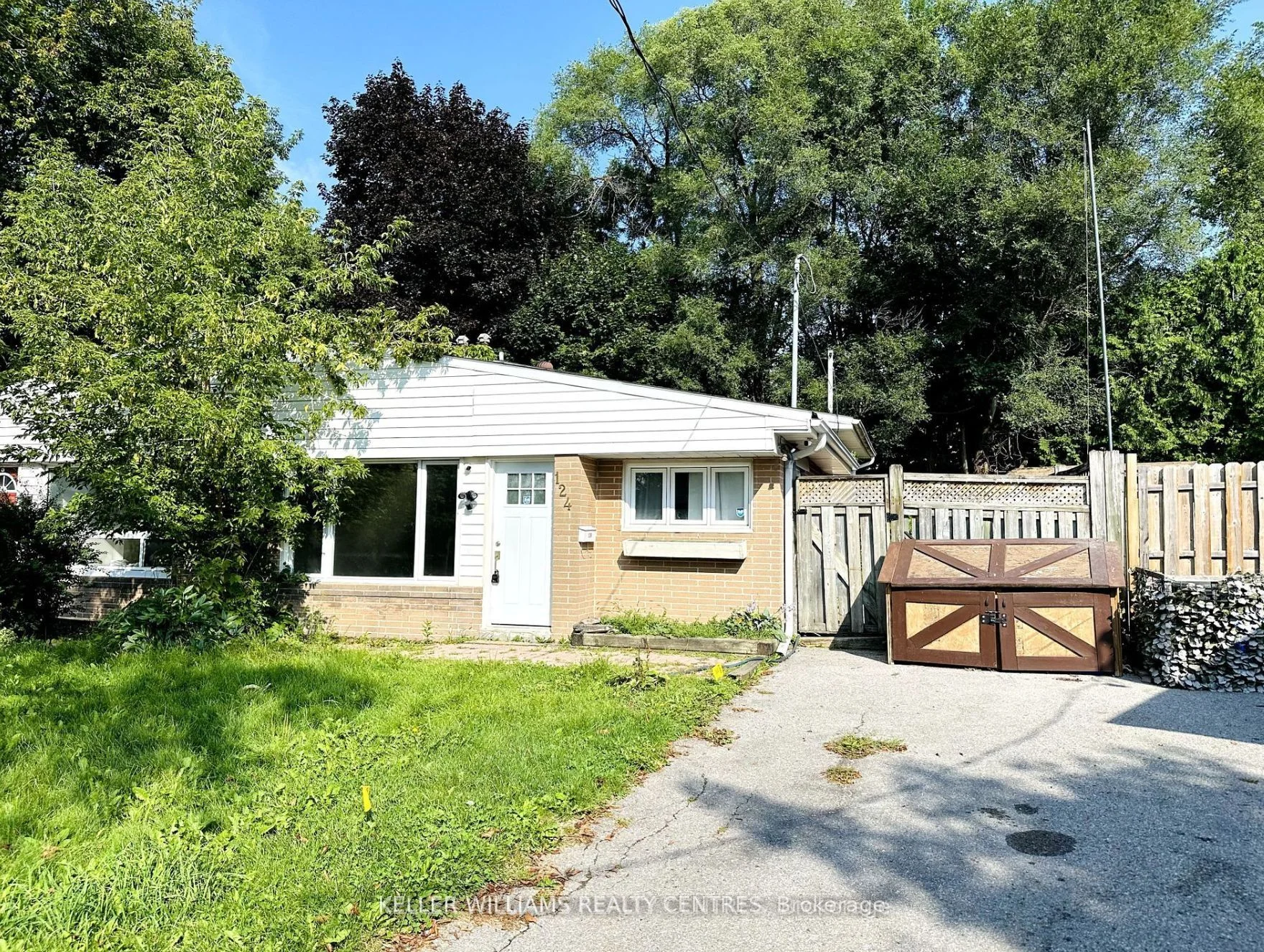 124 Longford Drive Lower, Newmarket, On L3y 2y5