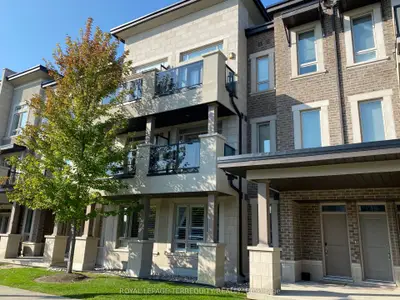Condo Townhouse in Vaughan