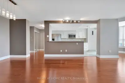 Condo Apartment in Markham