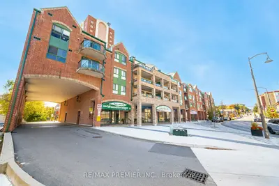 Condo Apartment in Vaughan
