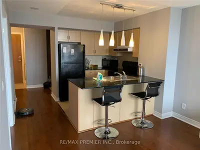 Common Element Condo in Vaughan