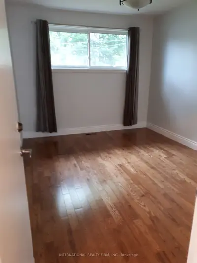 Semi-Detached in Aurora