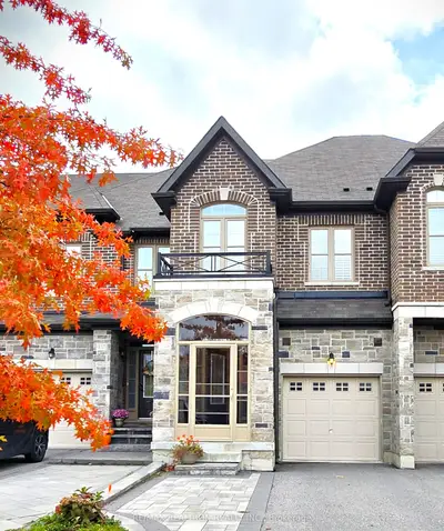 Att/Row/Townhouse in East Gwillimbury
