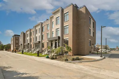 Condo Townhouse in Vaughan