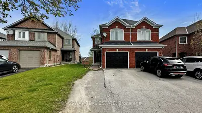 Semi-Detached in Aurora