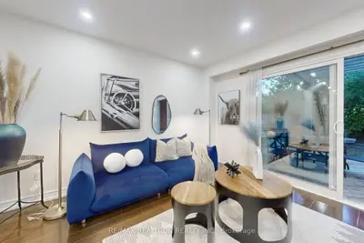 Att/Row/Townhouse in Markham