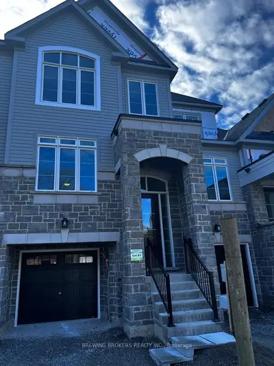 Att/Row/Townhouse in East Gwillimbury