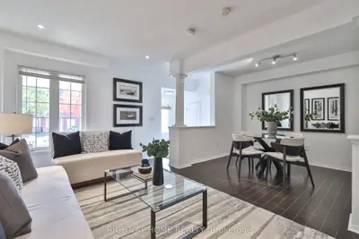 Att/Row/Townhouse in Markham