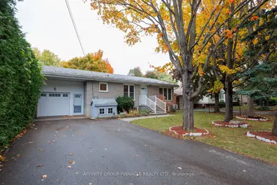 Detached in Brock