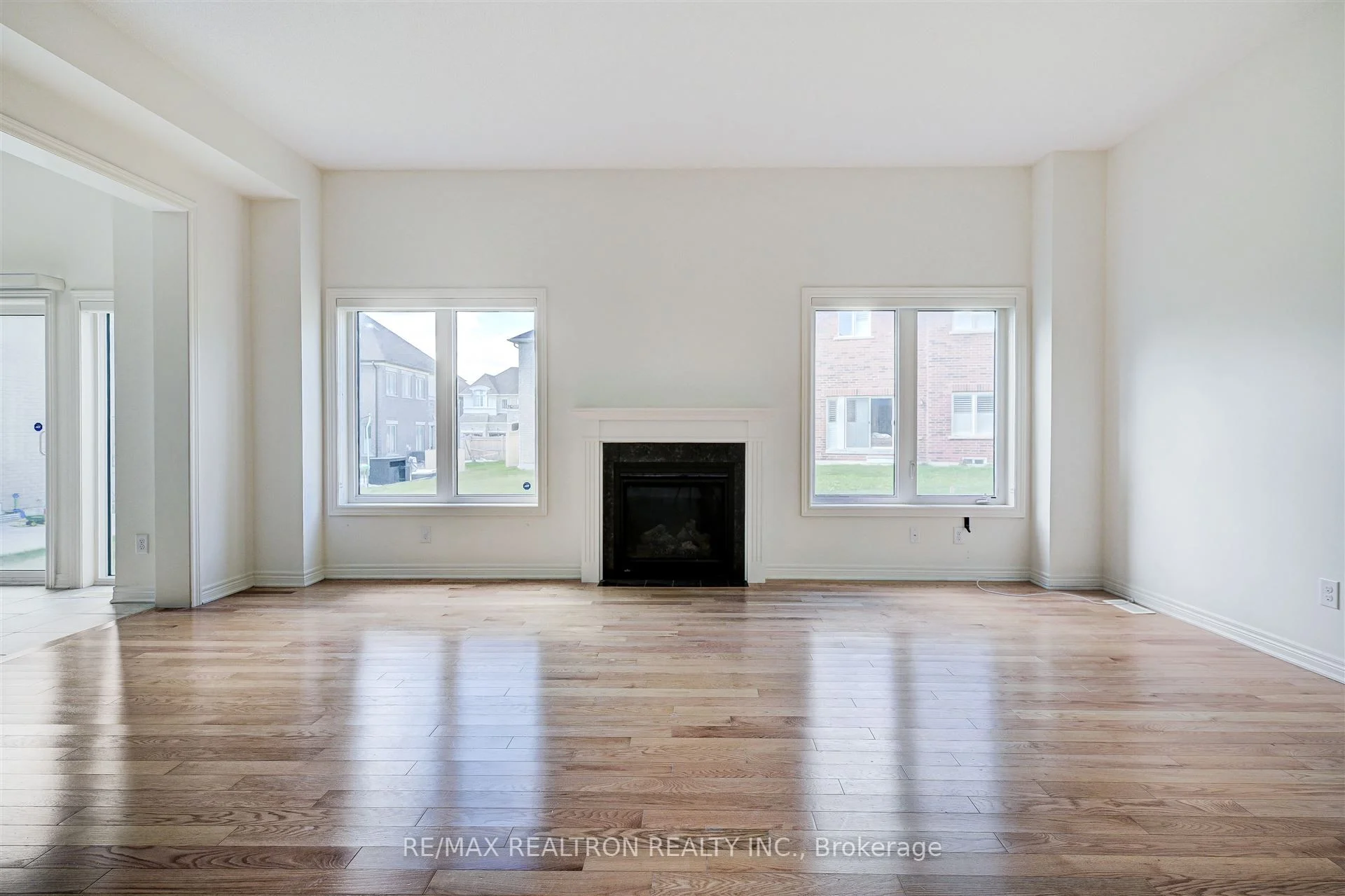 30 Kenneth Ross Bend, East Gwillimbury, ON L9N 0T7