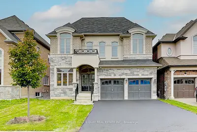Detached in East Gwillimbury