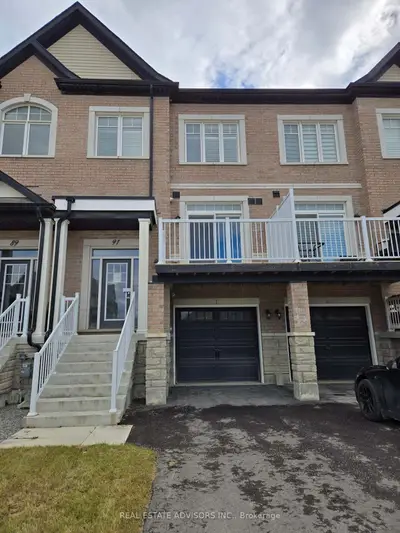 Att/Row/Townhouse in Richmond Hill