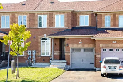 Att/Row/Townhouse in Vaughan