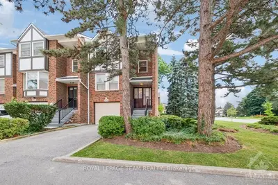Condo Townhouse in Markham