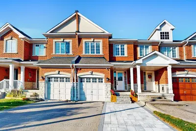Att/Row/Townhouse in Vaughan