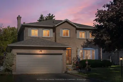 39 Lowe Boulevard, Newmarket, On L3y 6h1